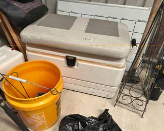 IGLOO COOLER w/ SEAT