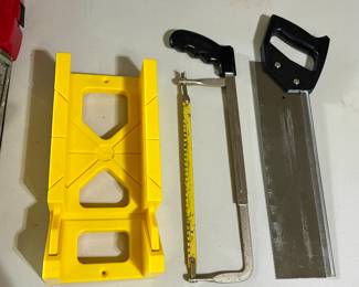 Miter saw box with handsaw