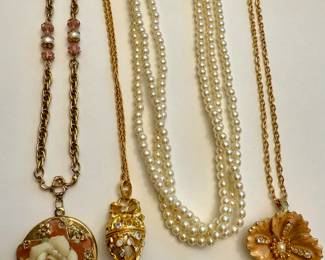 Vintage Floral Motif Locket Necklace, Gold Tone Egg Pendent Necklace, Peach Floral Pendant Necklace