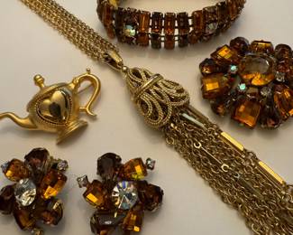 Brown & Clear Beaded Earrings, Matching Brooch and Bracelet, Teapot Gold Tone Pin, Gold Tone Tassel Necklace