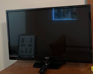 Sanyo 32 Flat Screen Tv W stand 