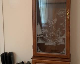 Wood Gun Cabinet W Deer Scene Etched On Glass Door And More 