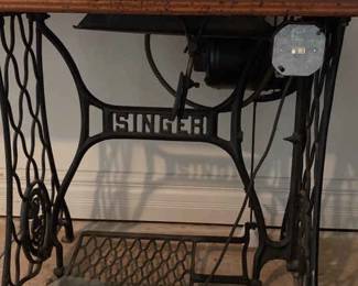 Vintage Sewing Machine 