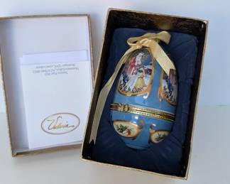 Mr. Christmas Musical Egg by Valerie Parr Hill