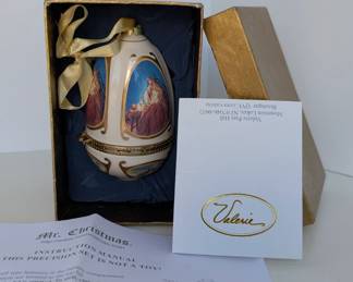Valerie Parr Musical Christmas Ornament Trinket Box