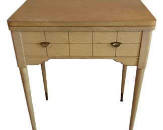 579 - Singer Sewing Machine Table - Model 15 31 x 25 x 17 used as-is electric/electronic/mechanical item - no guarantee all components, untested.
