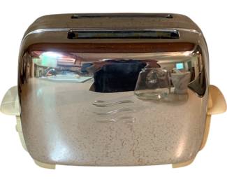 108 - Vintage General Electric Toaster - 7 x 12 x 8 used as-is electric/electronic/mechanical item - no guarantee all components, untested
