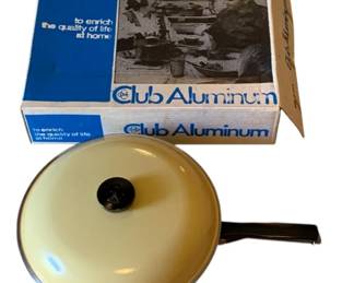 565 - Vintage Club Aluminum Skillet w/ Lid
