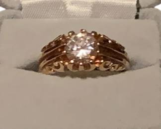 546 - 18k GE Ring w/ ring box
