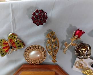 Broaches 8.00