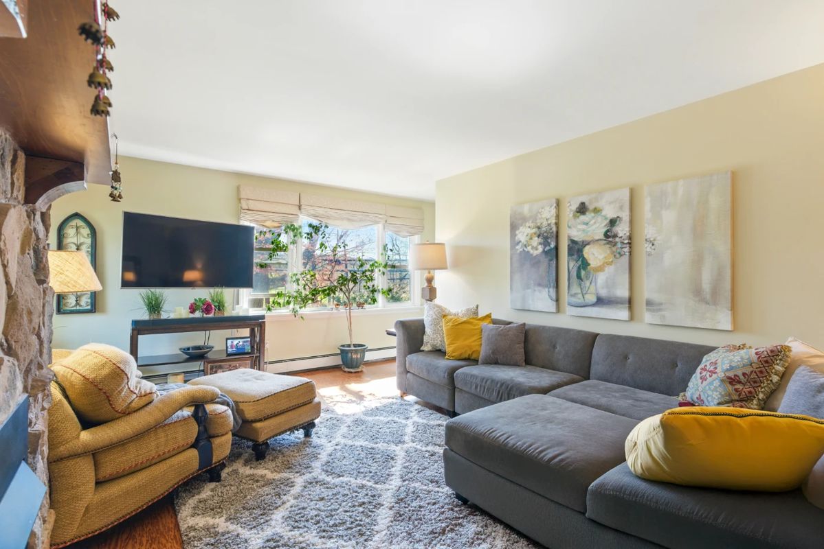 Art, chairs, lamp, pillows couch, table