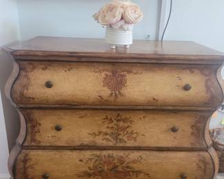 Ventian dresser