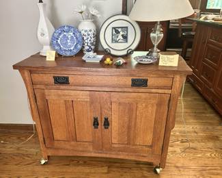 Relatively new Amish built mission style console. 