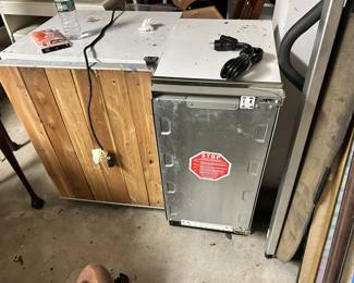 Under cabinet sub zero fridge