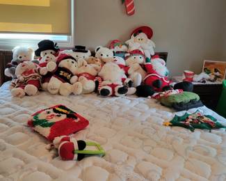 Lots of holiday bears