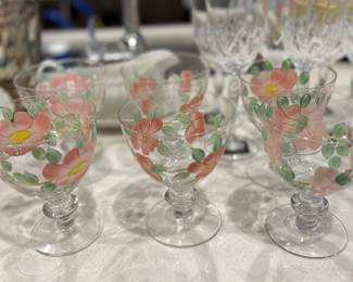 Dessert rose wine or dessert crystal  set
Service for 6