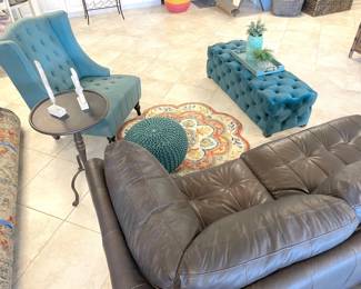 Same arrangement, from a different angle, plus a little peak at a big (9x12) abstract rug in complementing colors.