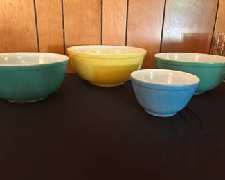 Vintage Pyrex Bowls