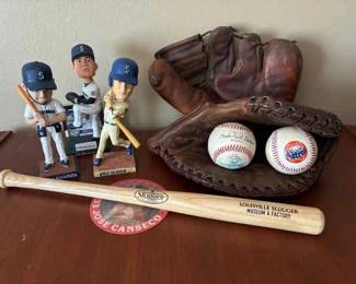 Mariners Bobble heads Autographed Baseball