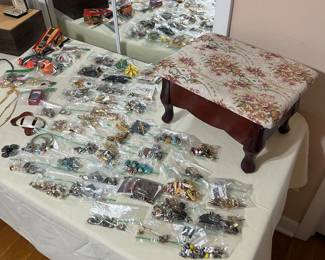 Nice selection of jewelry here