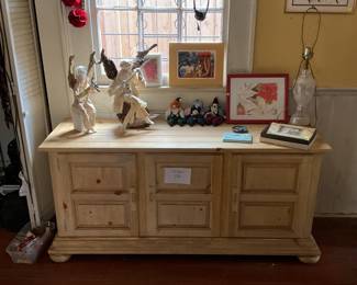 Sideboard, lots of storage