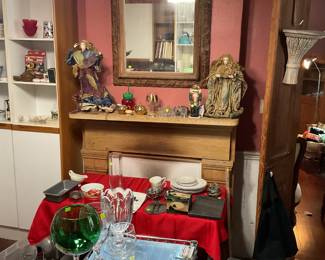 Mirror, sculptures, kitchen items