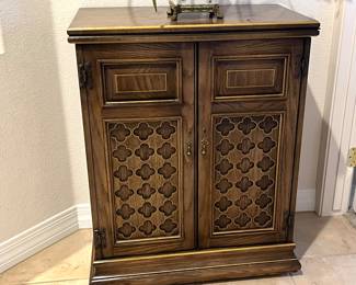Bar cabinet