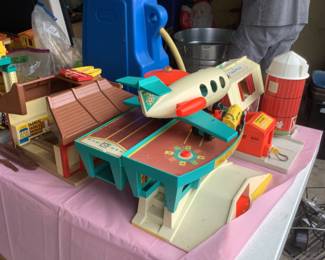 Fisher price Airplane, MacDonalds, Farm set,