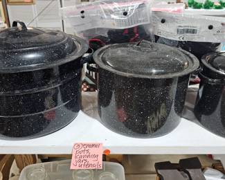 ENAMEL POTS WITH LIDS