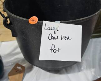 CAST IRON POT