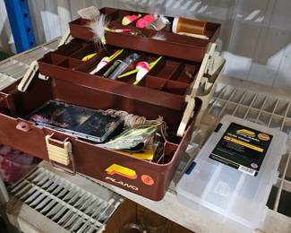 TACKLE BOX WITH LURES