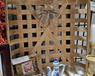 TOBACCO BASKET