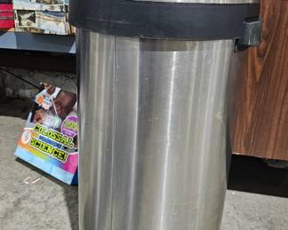 TRASH CAN