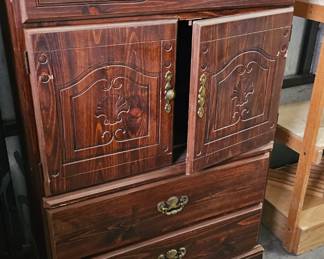 DRESSER