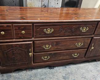 DRESSER