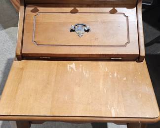 VINTAGE END TABLE