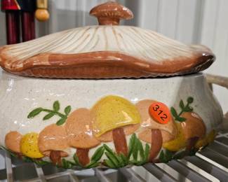 MUSHROOM DISH WITH LID