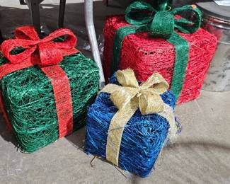CHRISTMAS GIFT DECOR