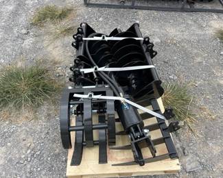 UNUSED MINI EXCAVATOR ATTACHMENT SET