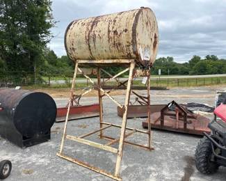 FUEL TANK ON STAND