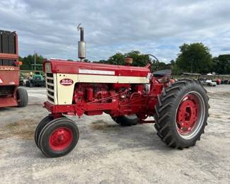 560 FARMALL TRACTOR