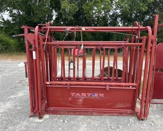 TARTER CATTLE SQUEEZE CHUTE
