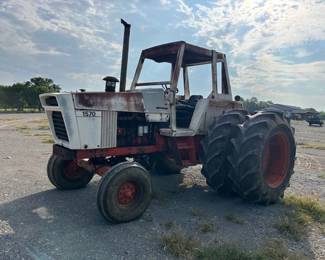 CASE 1570 TRACTOR