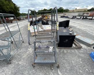 PORTABLE PLATFORM STAIRCASE