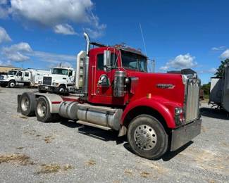 KENWORTH W900 TRUCK