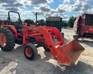 KUBOTA M6800 TRACTOR AND LOADER