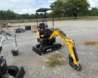 HIGHTOP MINI EXCAVATOR