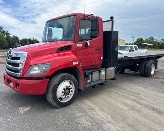 2012 HINO 268 FLATBED TRUCK