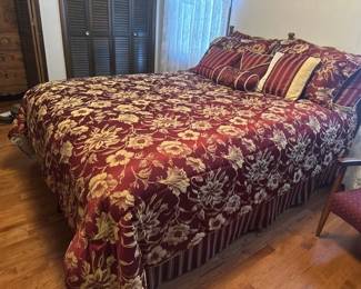 QUEEN BED
