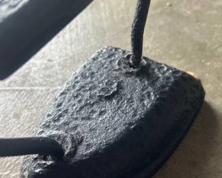 VINTAGE CAST IRON SAD IRON